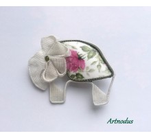 Брошь Слоник с розочками